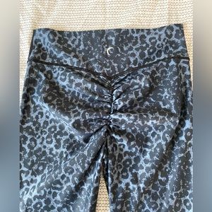 Zyia Stone Leopard Scrunchy, Luxe, 7/8 Leggings